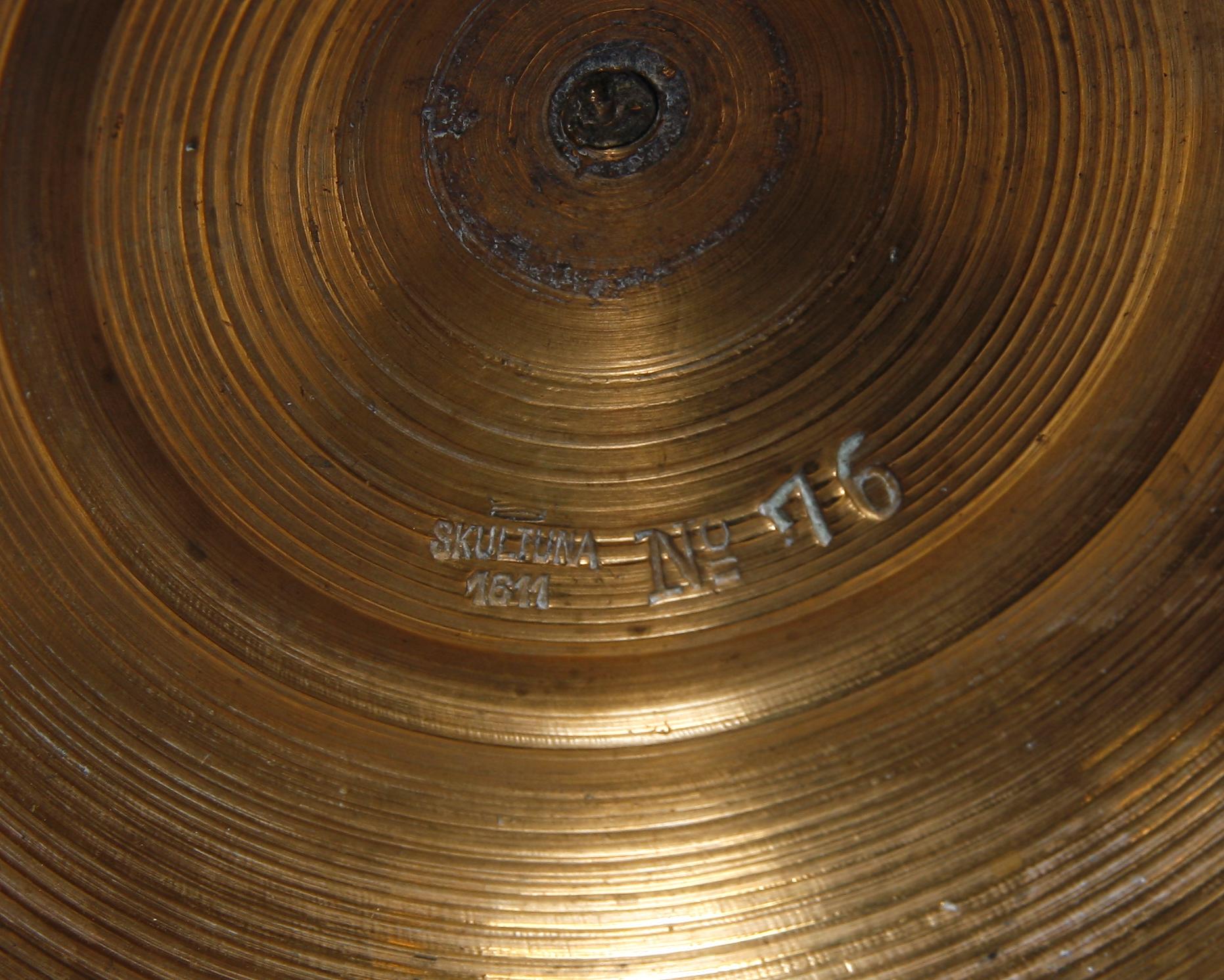 LJUSSTAKAR, 3 par, mässing resp tenn, Skultuna resp Santesson, Stockholm. 1800-talets andra hälft resp tidigt 1900-tal.