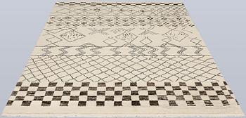 A Moroccan rug, approx. 204 x 152 cm.