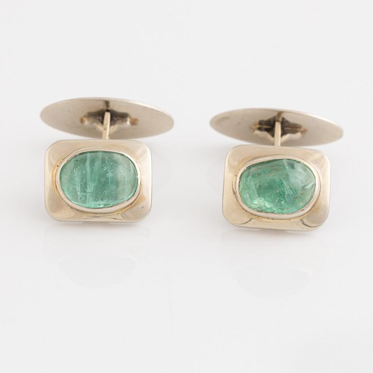 18K white gold and cabochon cut emerald cufflinks.