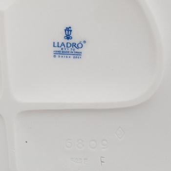 Miguel Angel Santaeulalia, figurin, "Flowers for everyone", Lladró, Spanien.