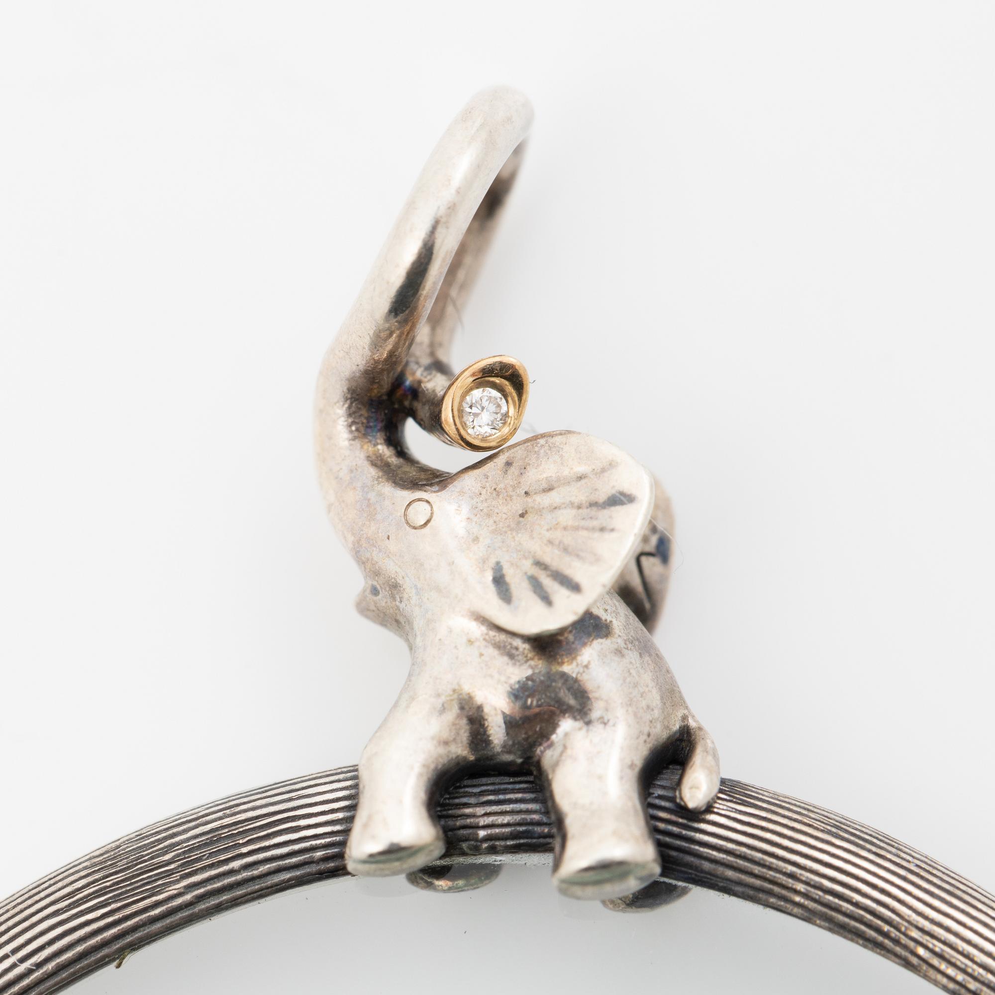 Ole Lynggaard, Magnifying glass, silver with a brilliant-cut diamond, decorated with an elephant motif.
