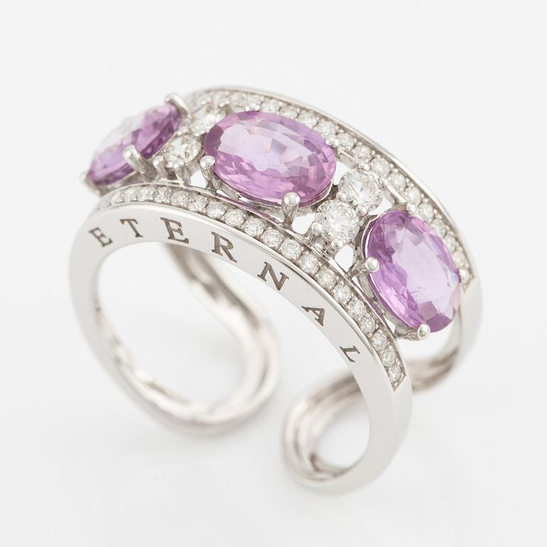 Ring with three pink sapphires and brilliant-cut diamonds.