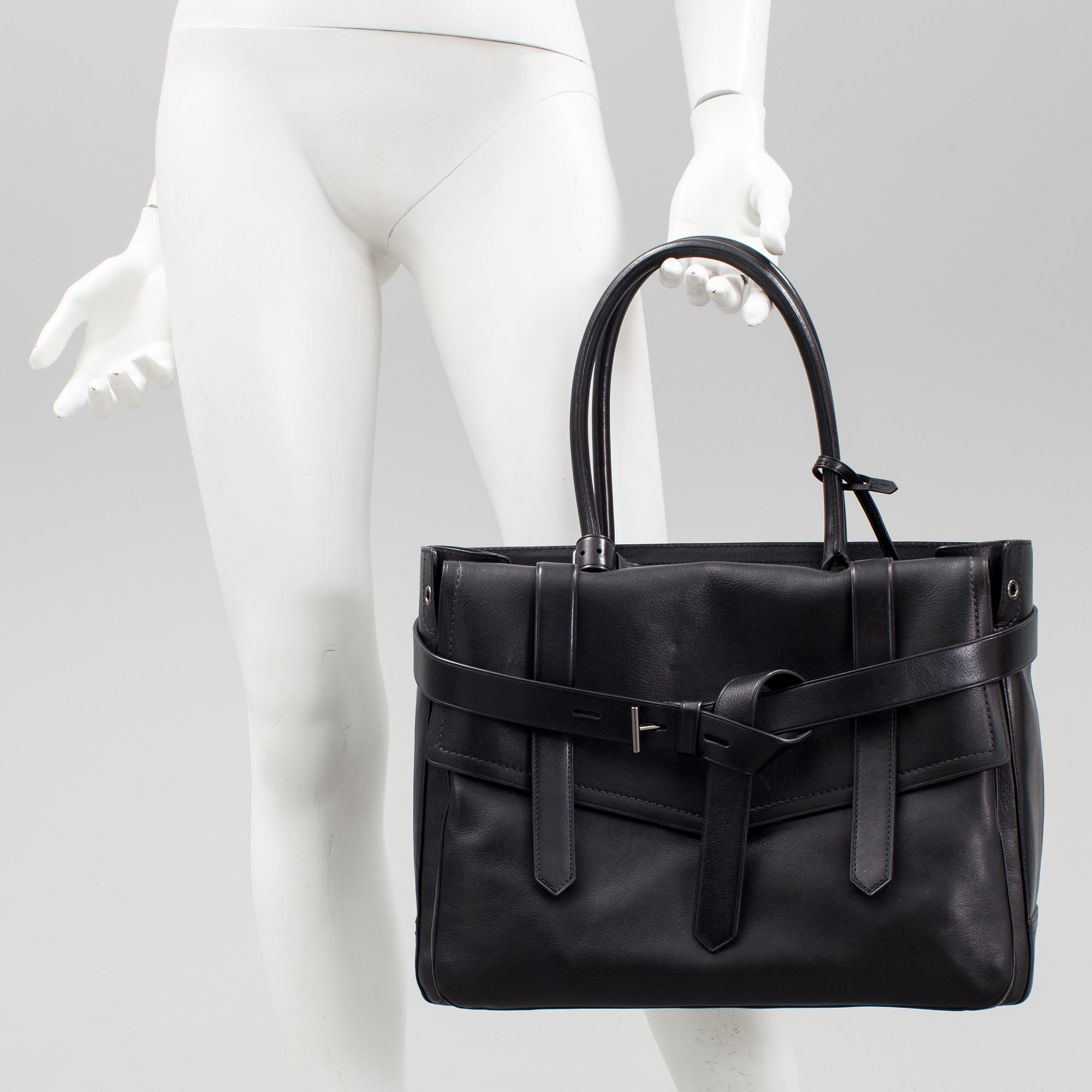 A handbag Reed Kaakoff.