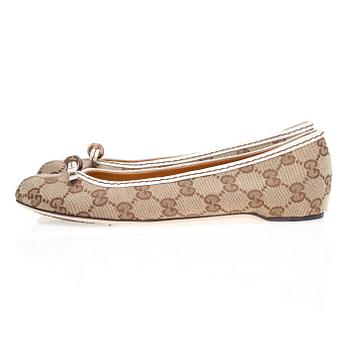 SKOR, Gucci.
