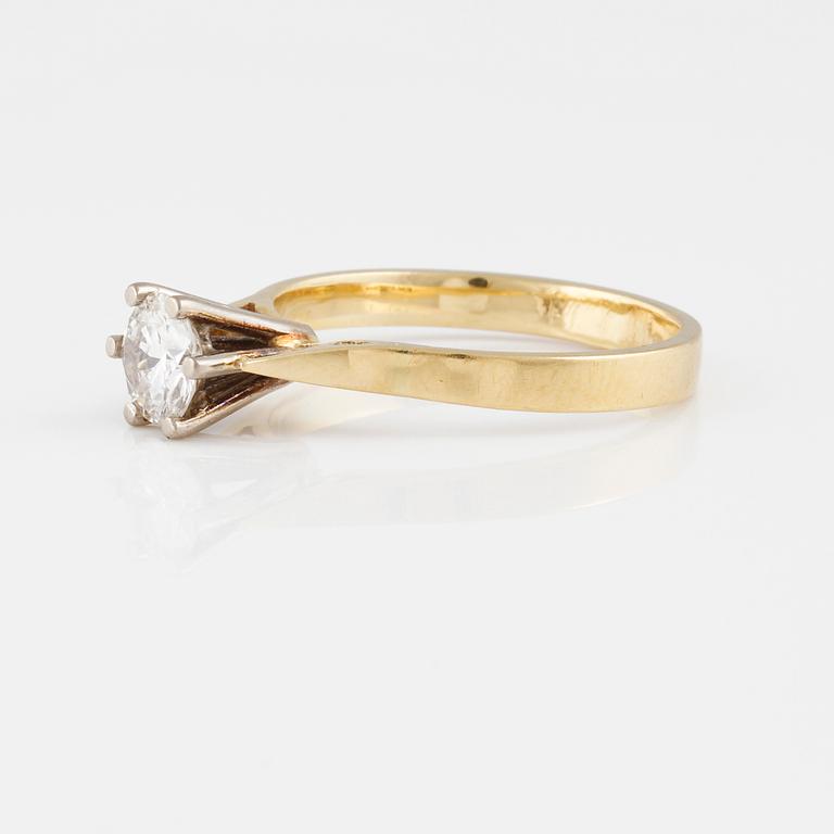 RING, 18K guld och vitguld med briljantslipad diamant 0.59. Vikt 3,2 gram.