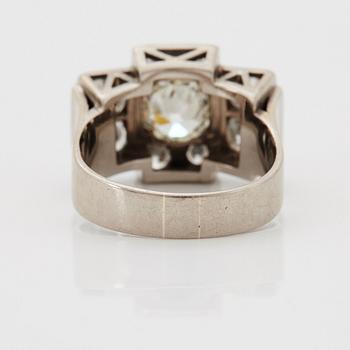 Ring 18K vitguld med gammalslipade diamanter.