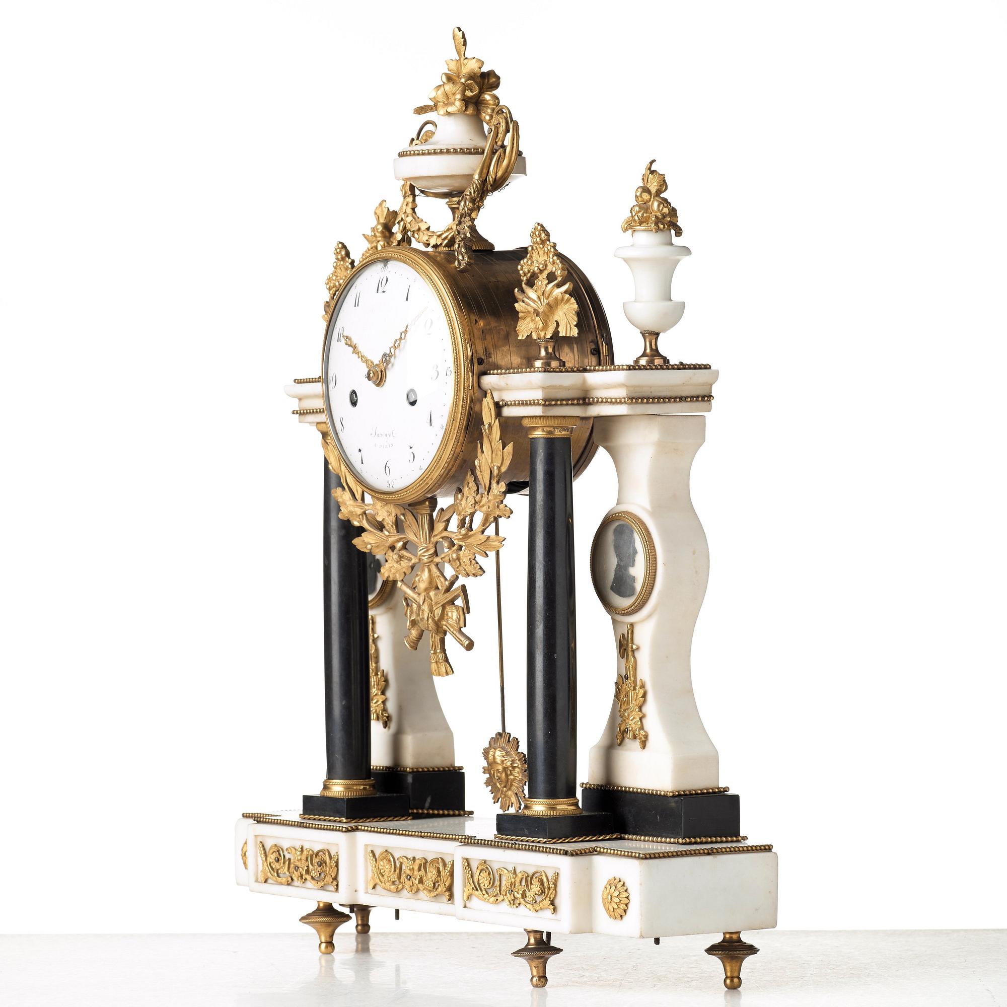 BORDSPENDYL, Louis XVI, Paris, 1700-talets slut.