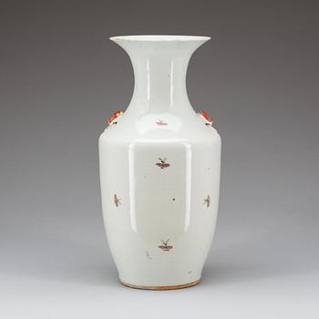 URNA, porslin, Kina, 1800-talets andra hälft.