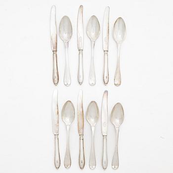 12 pieces of silver cutlery, P Enroth, 1804, and Markströms Guldsmeds Ab K G, 1924.