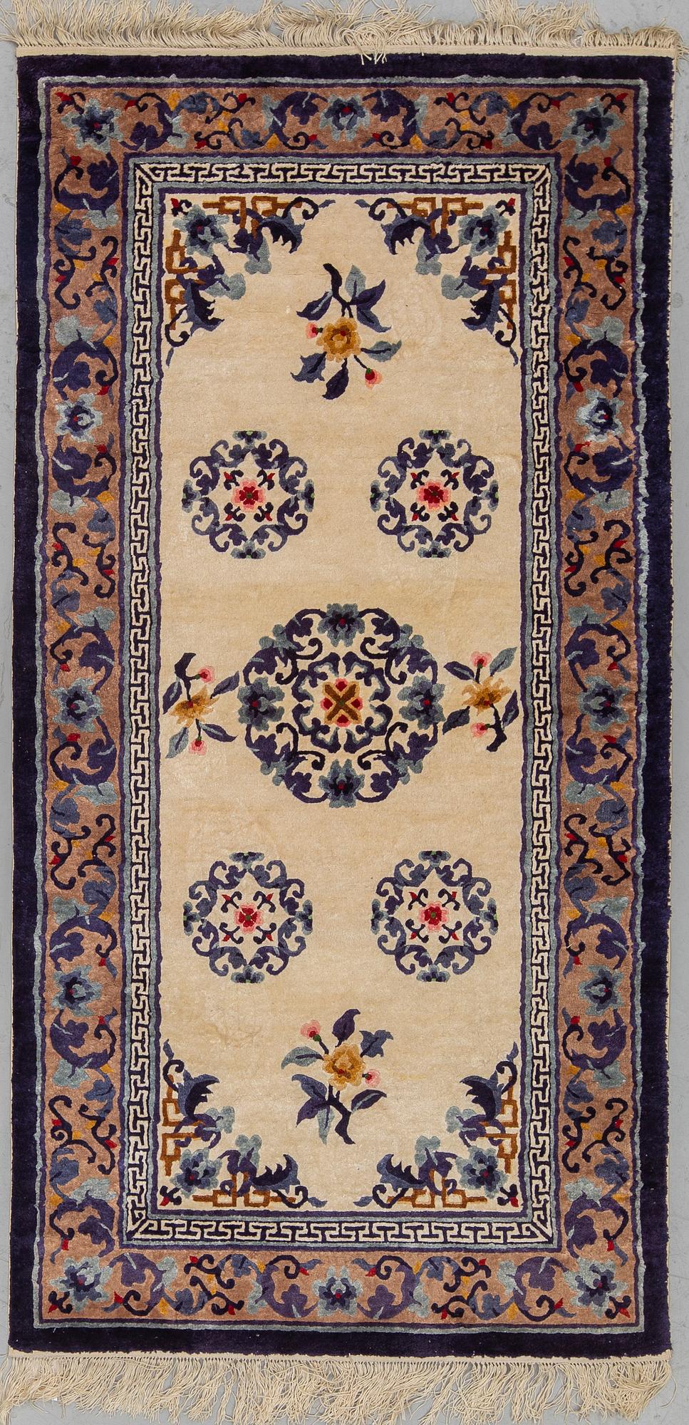 MATTA, Old silke Kina, ca 187 x 95 cm.