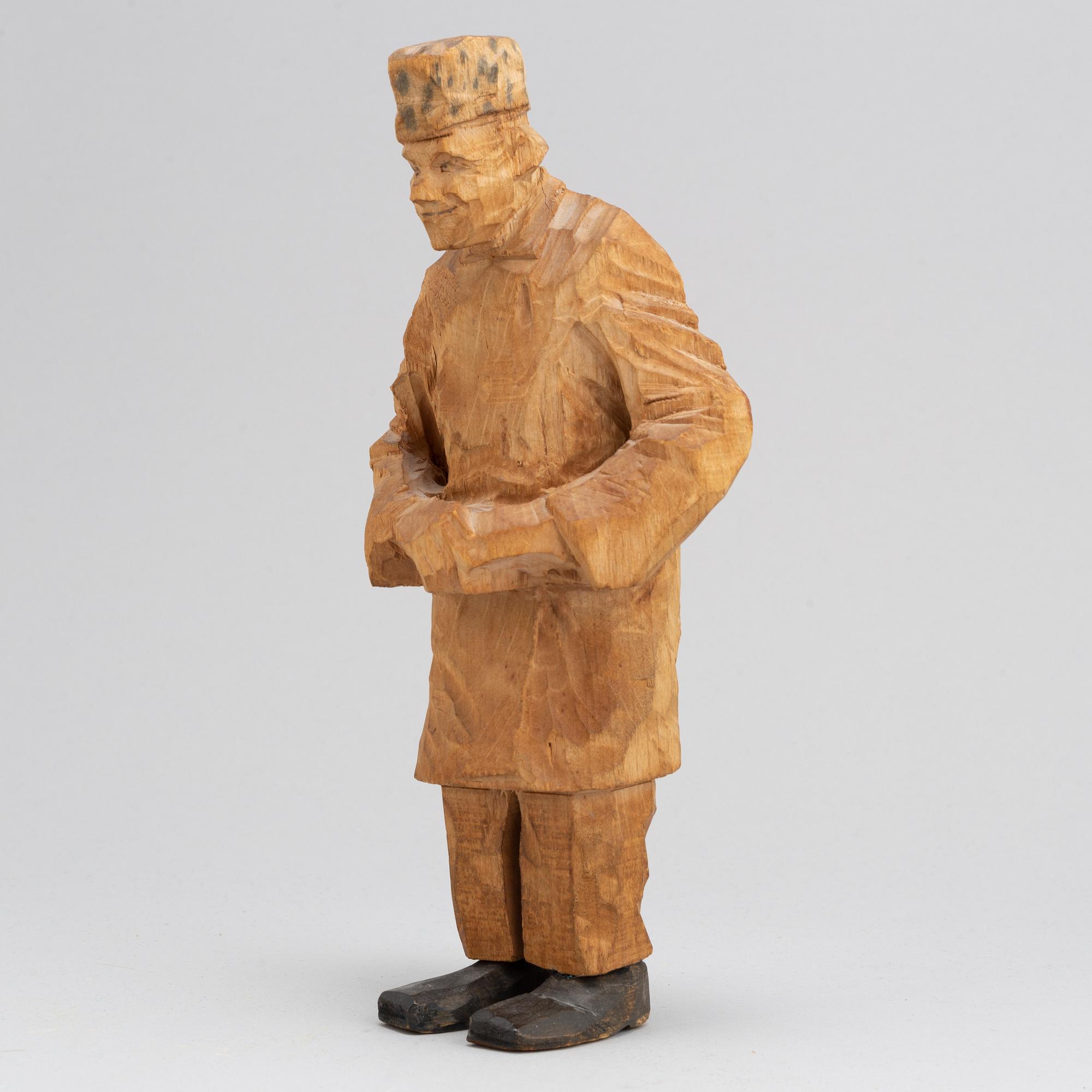 Axel Petersson Döderhultarn, sculpture. Signed. Carved and partly painted wood. Height 25.5 cm.