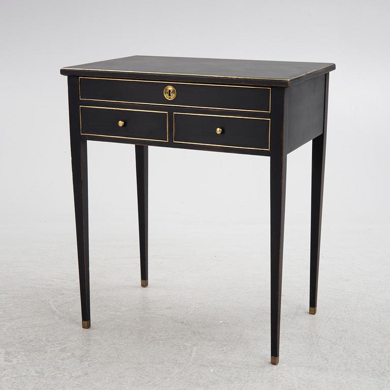 Side table, Gustavian style, first half of the 20th century.