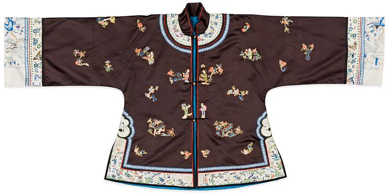 A chinese silk jacket from the time around 1900.