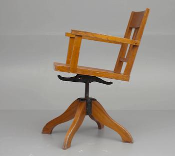 SKRIVBORDSSTOL, 1900-talets första kvartal.