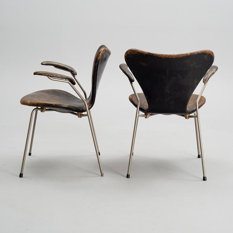 ARNE JACOBSEN, fåtöljer ett par, "Sjuan" Fritz Hansen, Danmark 1900-talets mitt.