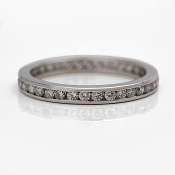 Wedding band, 18K white gold with brilliant-cut diamonds.