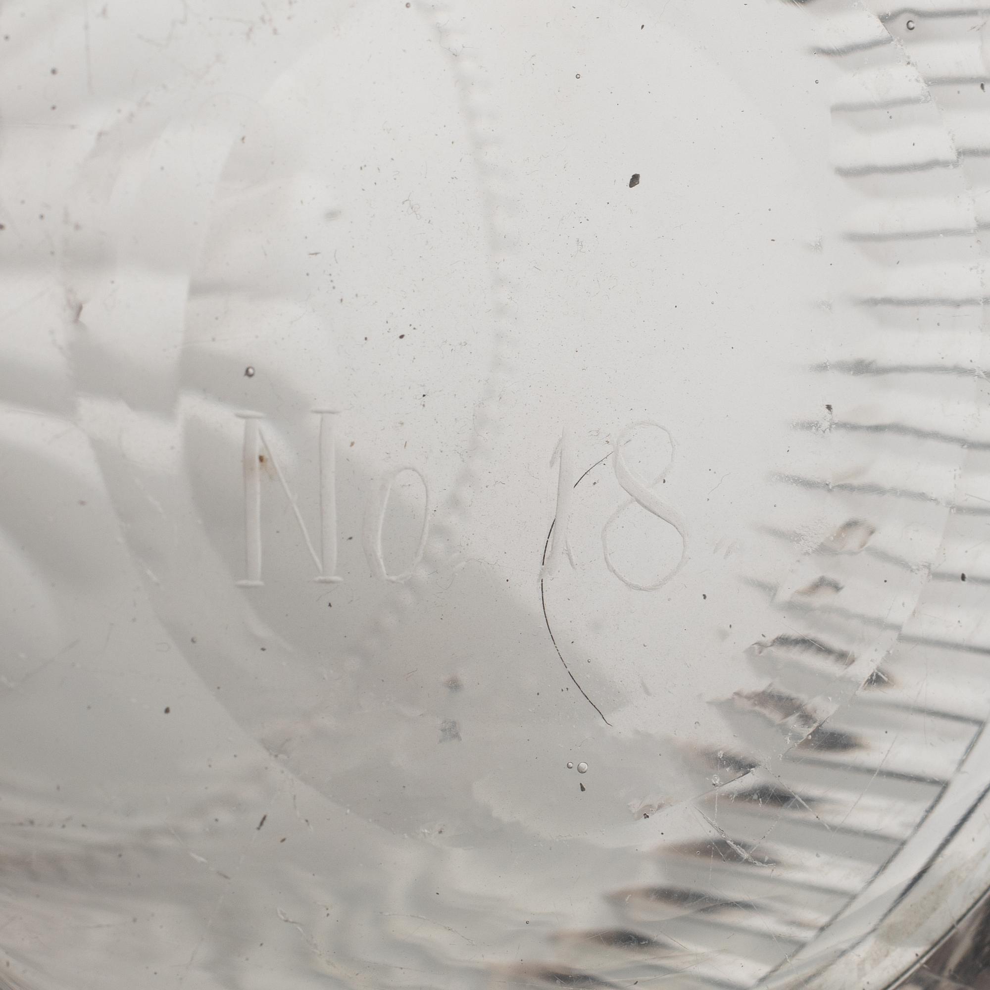 Karaff, Reijmyre Glasbruk, 1810-tal, graverad av Anders Spolander.