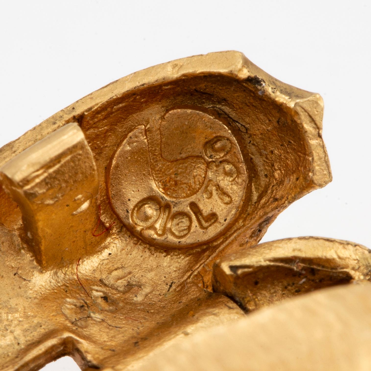 OLE LYNGGAARD, necklace Elephantclasp with diamond.