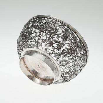 SKÅL, silver, Kina 1900-talets första hälft. Vikt 402 g.