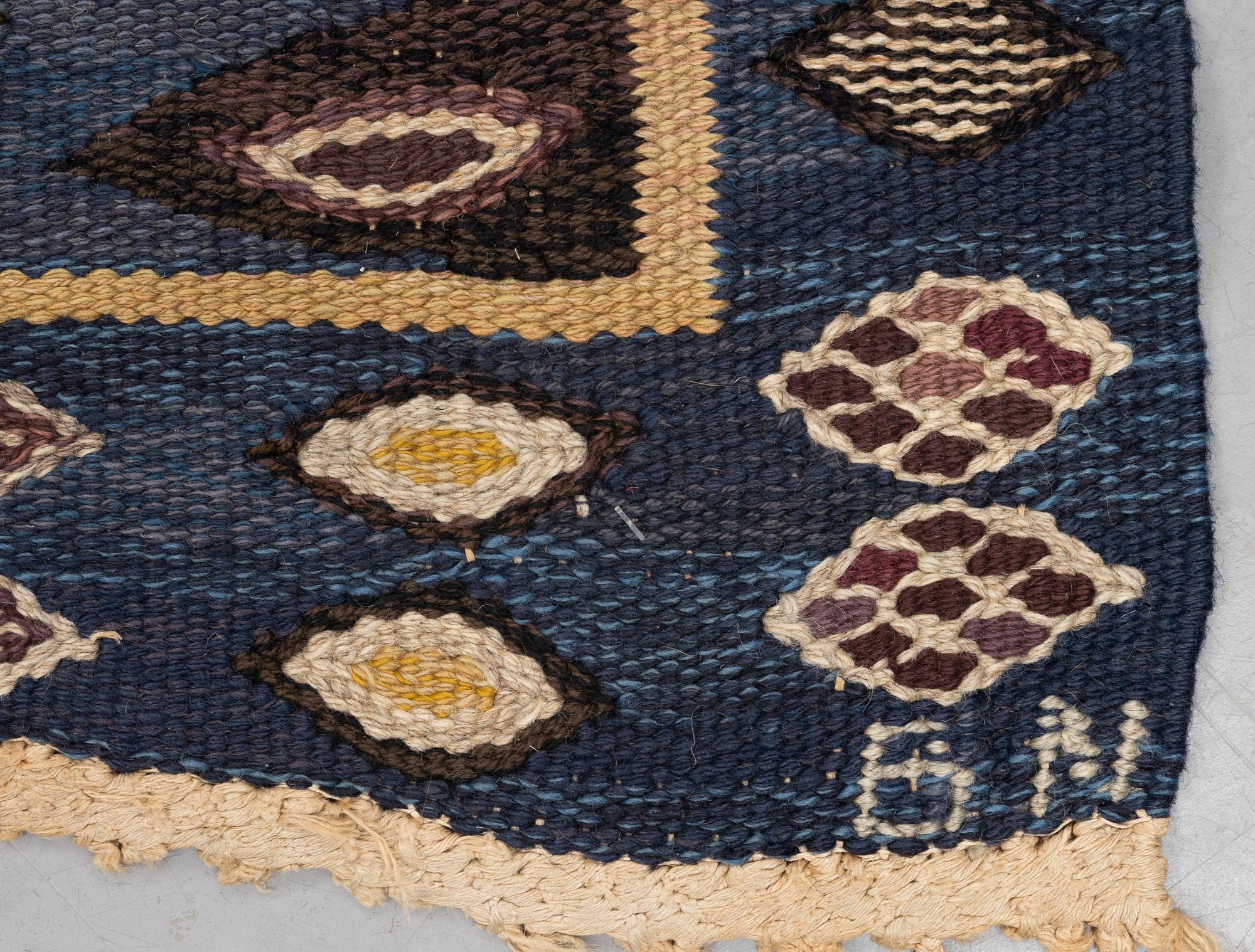Barbro Nilsson, matta, "Snäckorna", gobelängteknik, ca 300 x 202,5 cm, signerad AB MMF BN.