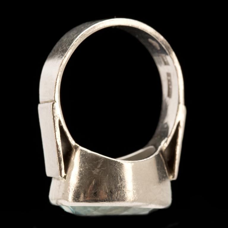RING, 18k vitguld med akvamarin. Vikt ca 7g.