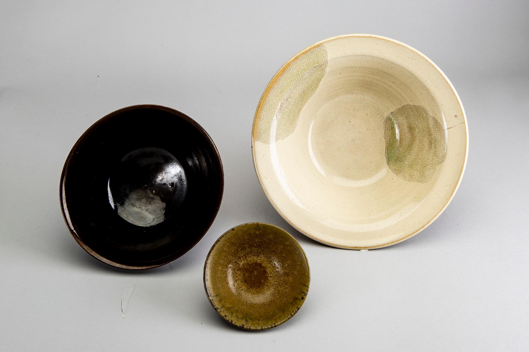 A Chinese vase and three bowls, 20th Century.