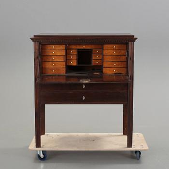 SEKRETÄR, mahogny. Sengustaviansk, 1800-talets första hälft.