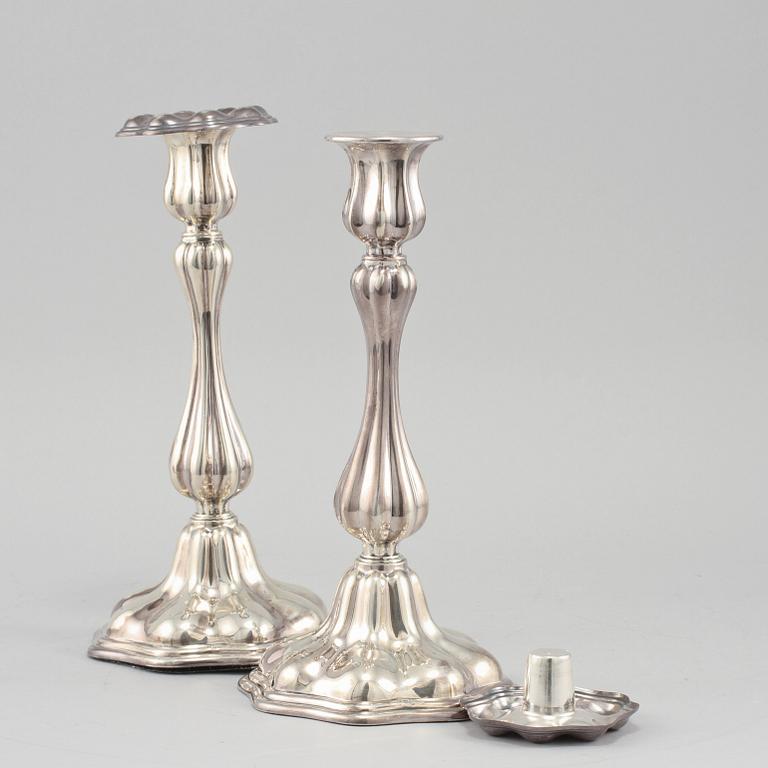 LJUSSTAKAR, ett par, silver, C G Hallberg, Stockholm, 1955.