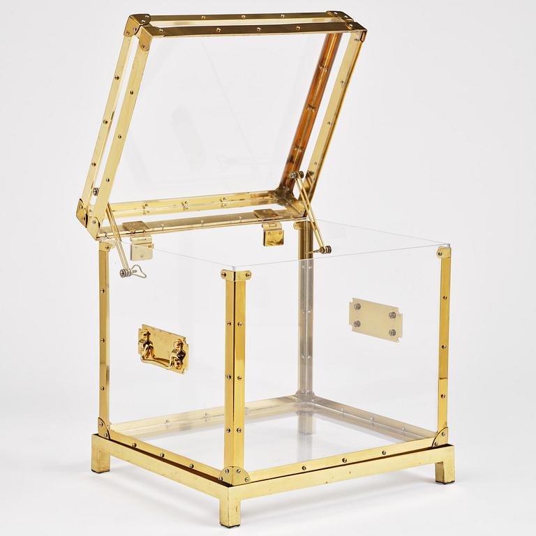 Eichholtz, a "Flightcase" chest/coffee table, contemporary production.