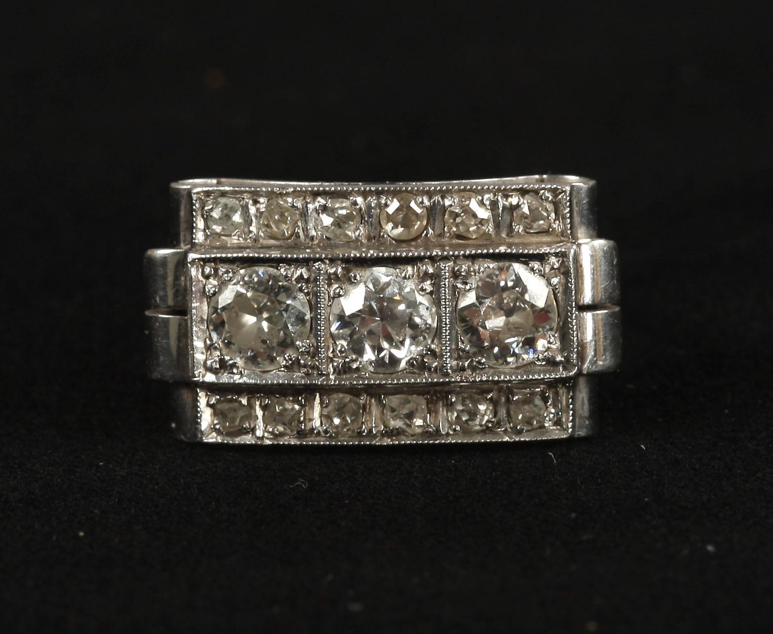 RING, 18K vitguld, 3 gammelslipade diamanter, tot ca 0,70 ct, samt rosenstenar.