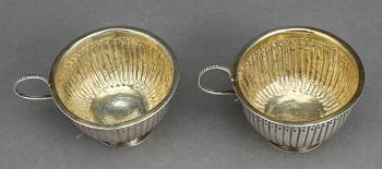 PUNSCHKOPPAR, ett par, silver, Sigismund Novisadi, Karlskrona, 1763.  Diameter 5,5 cm. Tot ca 30 g.