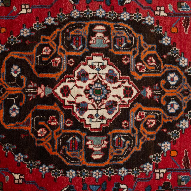 Matto, semi-antique/Old Bakthiari, ca 305 x 175 cm.