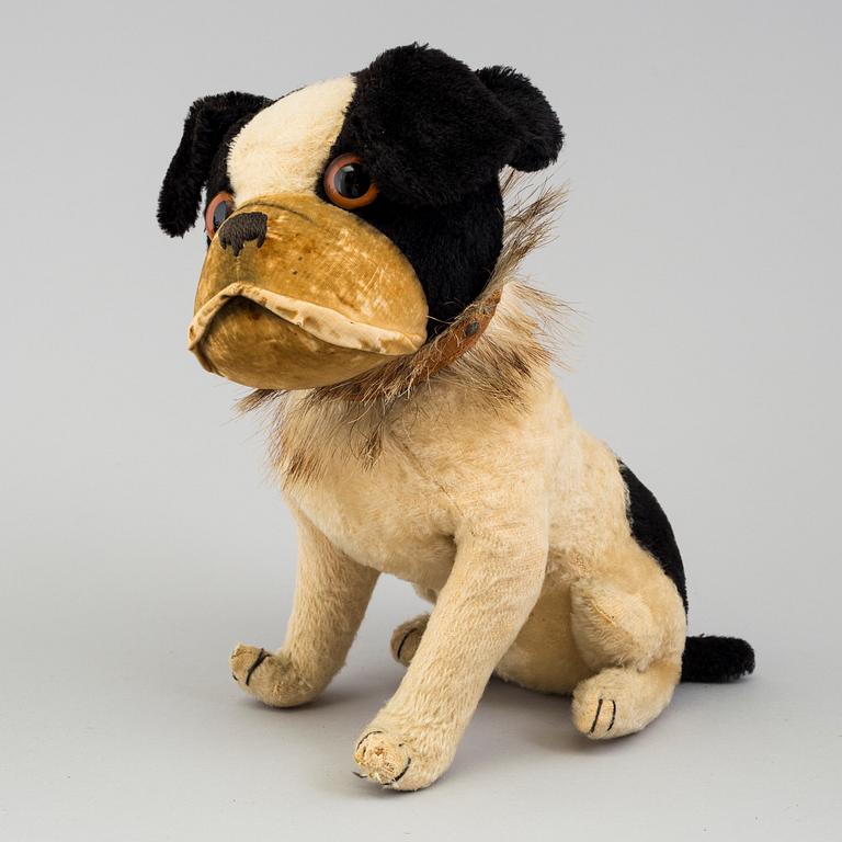 a German Steiff "Bully" dog from ca 1930.