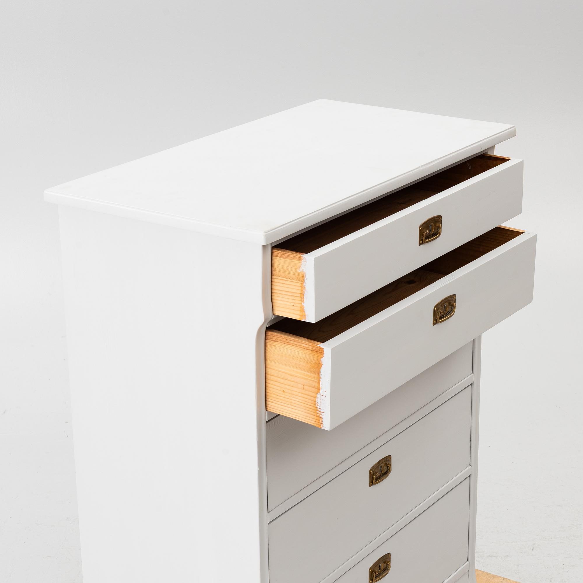 Chest of drawers, first half of the 20th century.