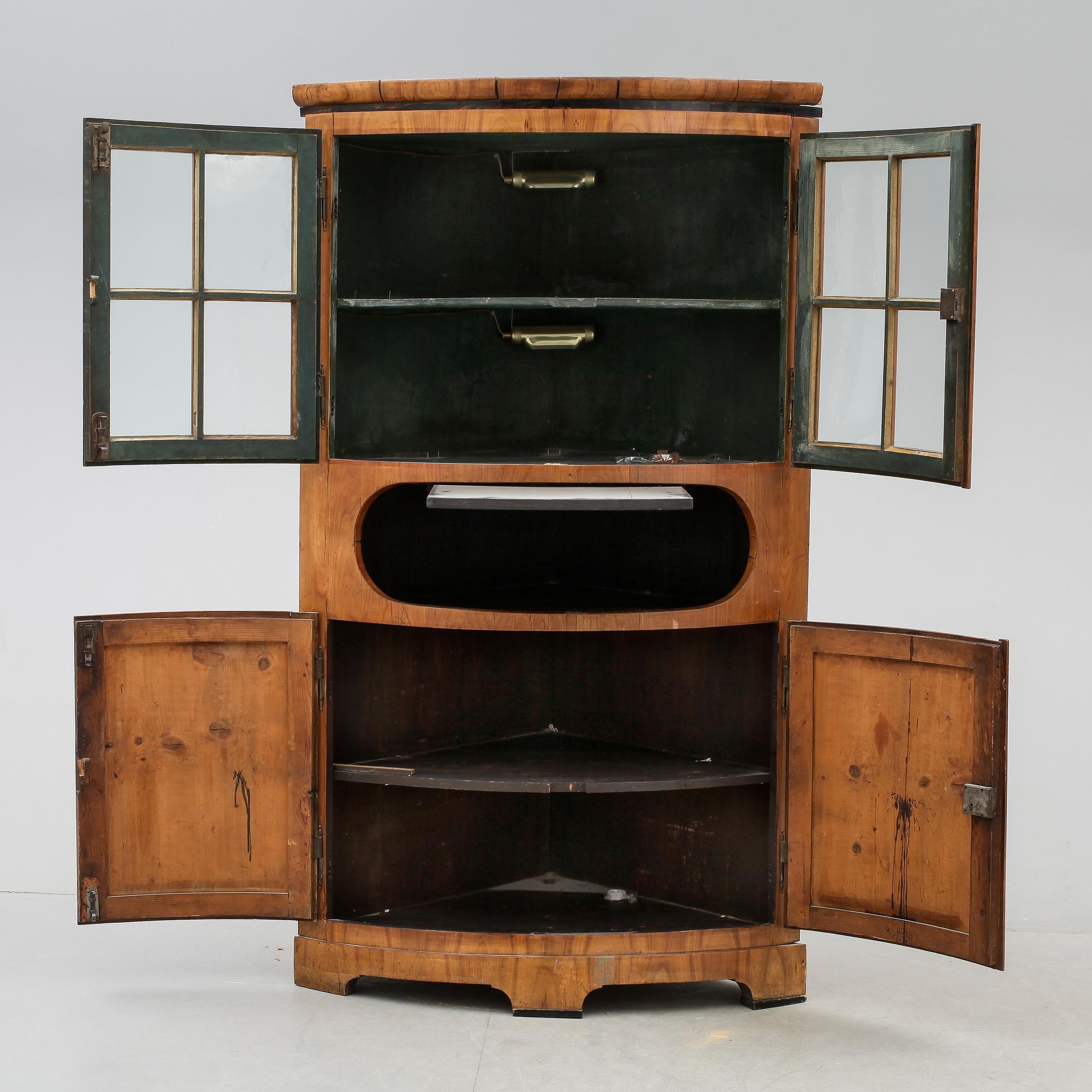 HÖRNSKÅP, Karl Johan, 1800-talets mitt.