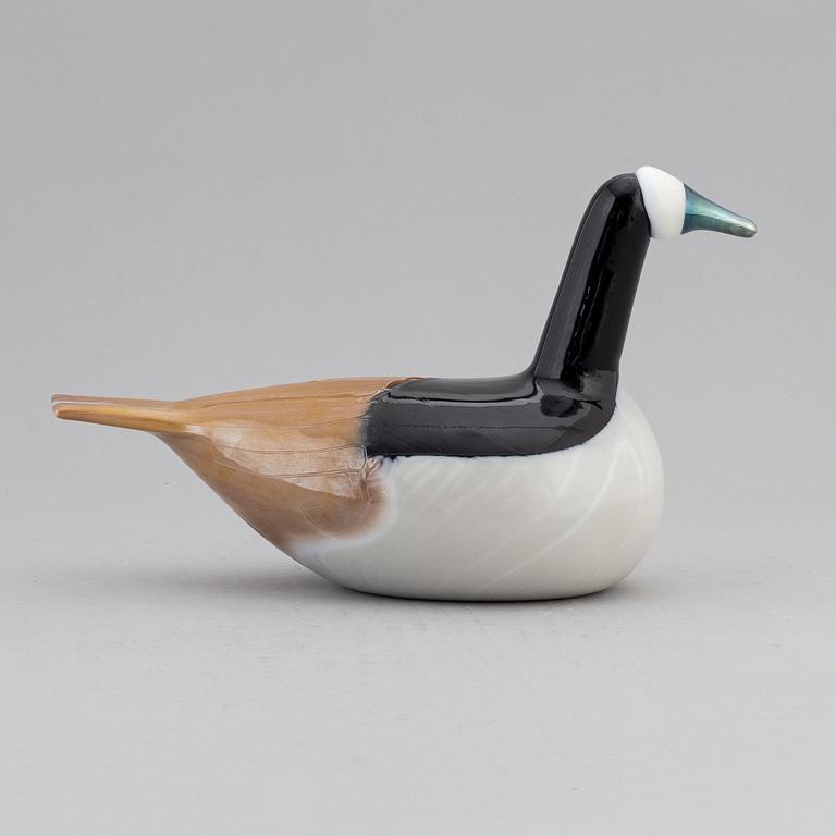 OIVA TOIKKA, glass sculpture, "Valkoposkihanhi", Nuutajärvi Notsjö Pro Arte, Iittala, signed, edition 395/2000.