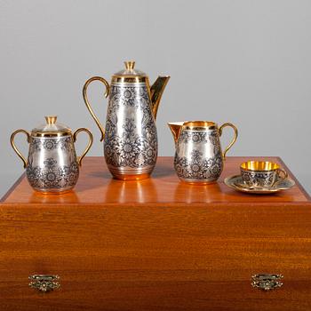 KAFFESERVIS, 3 DELAR samt KOPPAR MED SKEDAR 6 ST, silver Sovjetunionen 1900-talets slut. Total vikt. 1563 g.