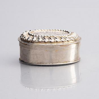 A German early 18th century silver gilt box with lid, mark of Johann Conrad Weiss (active 1699-1758), Nuremberg.