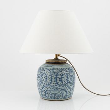 A Chinese blue and white jar/table lamp. Qing dynasty, late 19th Century.