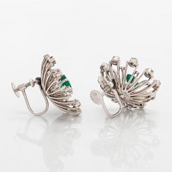Tillander, a pair of flower earrings in platinum/palladium with octagon-cut diamonds, cultured pearls and emeralds.
