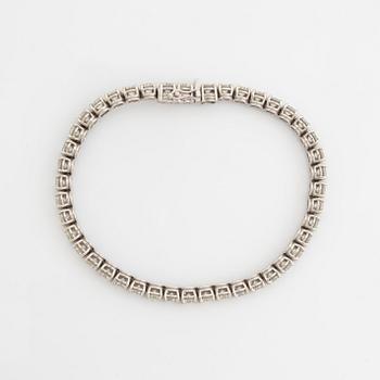 Tennisarmband med briljantslipade diamanter.