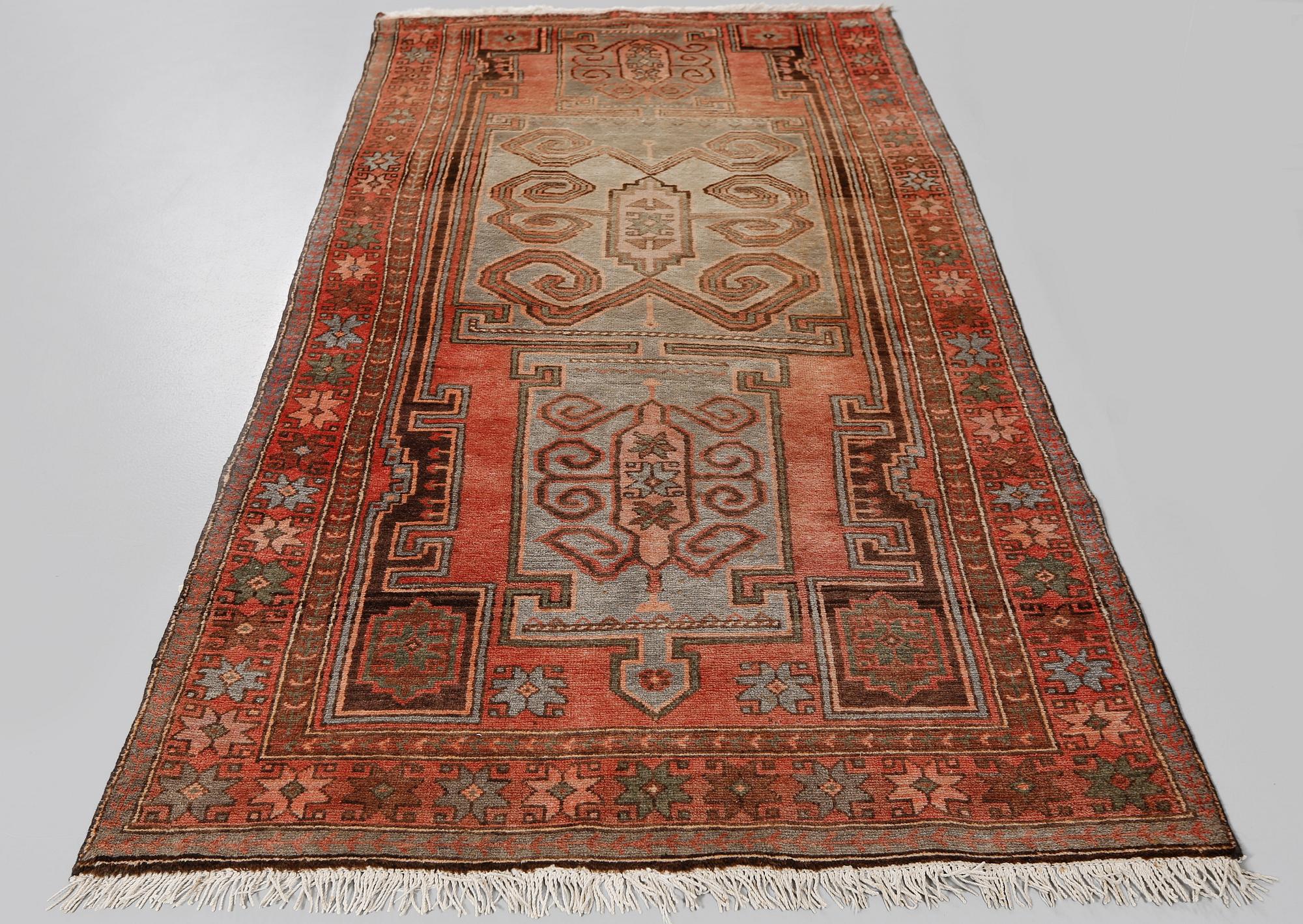 MATTA, orientalisk, 1900-talets andra hälft, 245x130 cm.