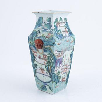 A Chinese famille rose vase, Qing dynasty.