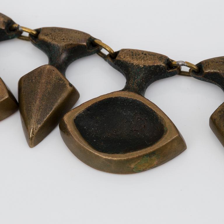 HALSSMYCKEN, 2 st, brons, bland annat Sarpaneva, Finland, troligen 1960-70-tals.