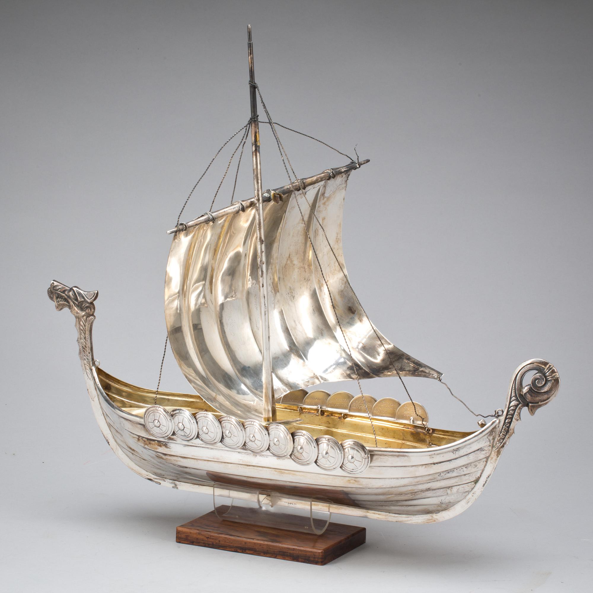 VIKINGASKEPP, silver. Gust Wikström, Göteborg. 1947. Ca 1700g.