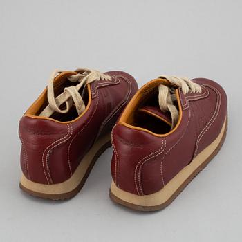 HERMÈS, a pair of leather sneakers size 37.