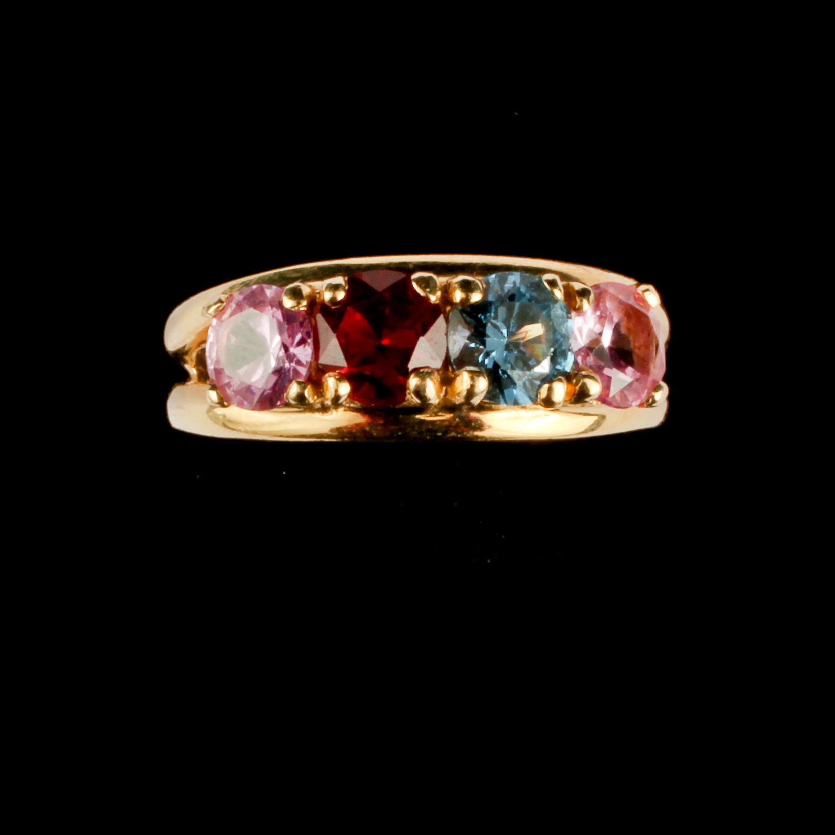 RING, 14k guld med olikfärgade briljantslipade ädelstenar, utländska stämplar. Vikt 5 g.