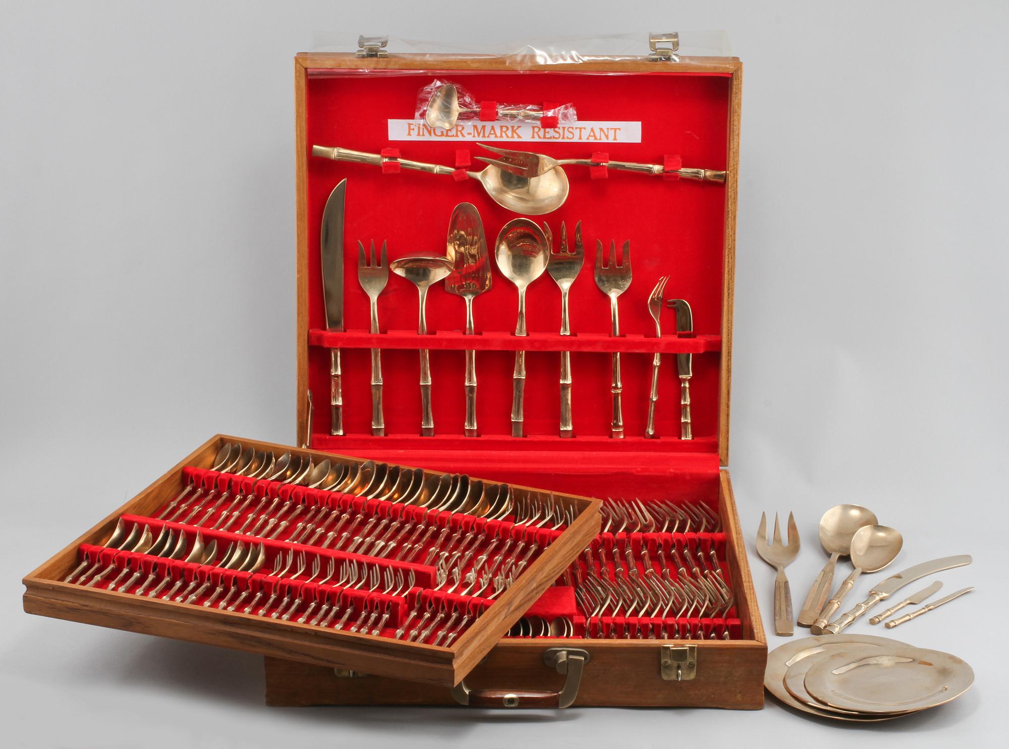 BESTICKSSERVIS, 150 delar, gulmetall, 1900-talets slut.