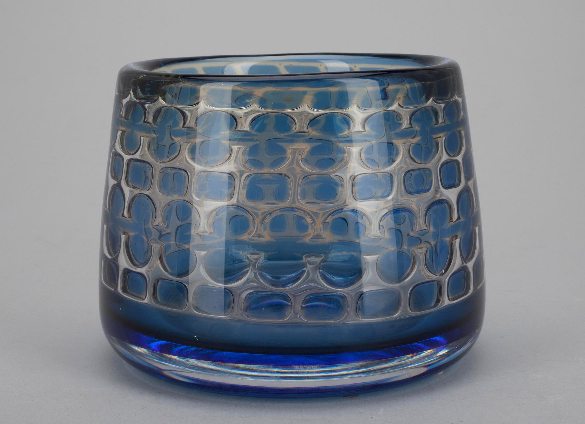 KONSTGLAS, signerad Orrefors Ariel Nr 797 O.
Ingeborg Lundin.