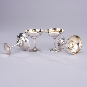 SHAKER samt BÄGARE, 6 st, silver. Totalvikt 845 g.